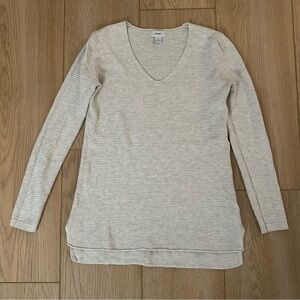 Old Navy Light Gray V-Neck Long Sleeve Knit Top